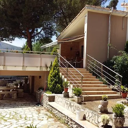 Big Authentic Family House With Lakeview