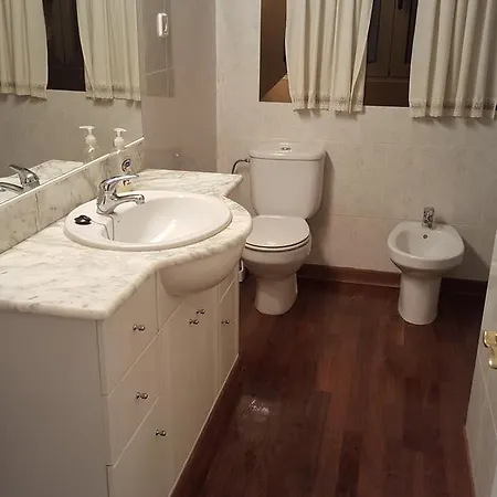Big Authentic Family House With Lakeview La Puebla De Castro